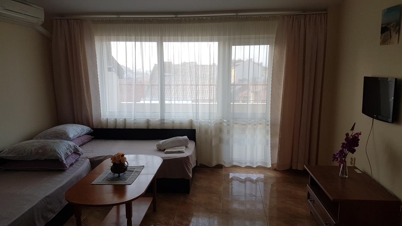 Tashevi Apartments بوموري المظهر الخارجي الصورة