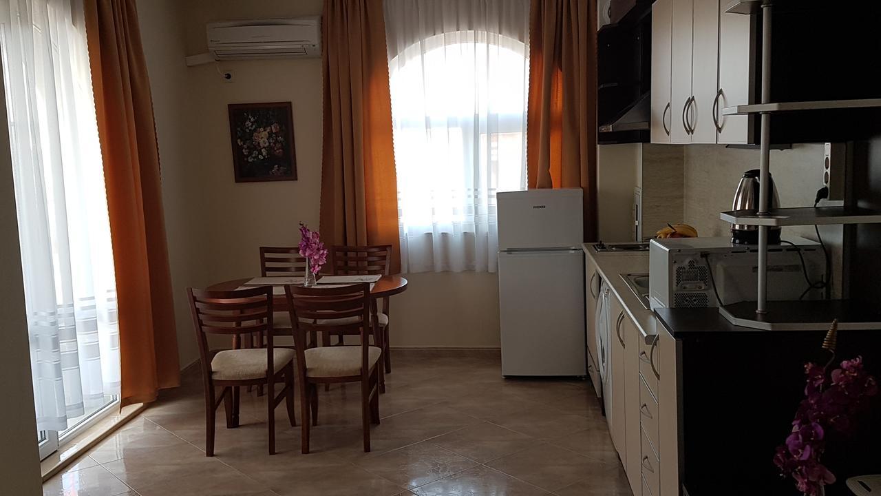 Tashevi Apartments بوموري المظهر الخارجي الصورة
