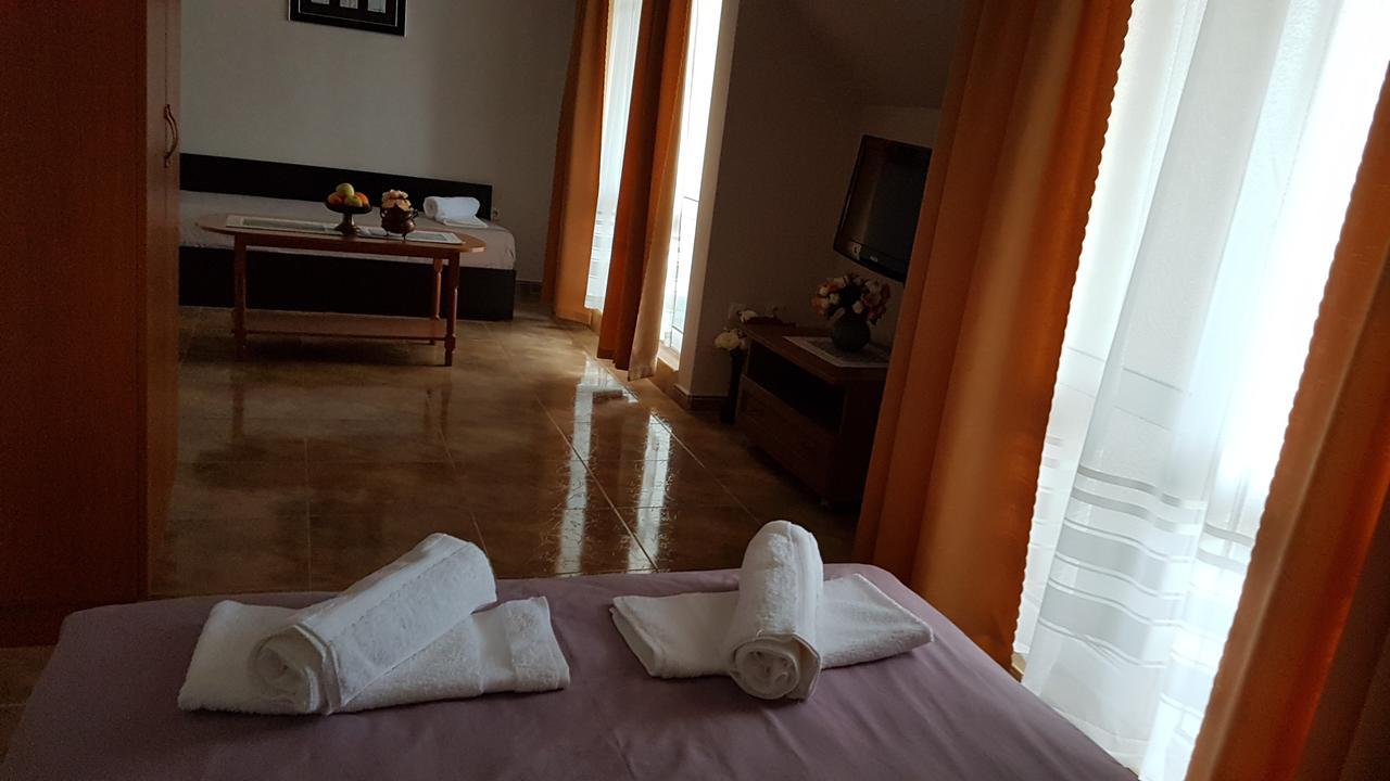 Tashevi Apartments بوموري المظهر الخارجي الصورة