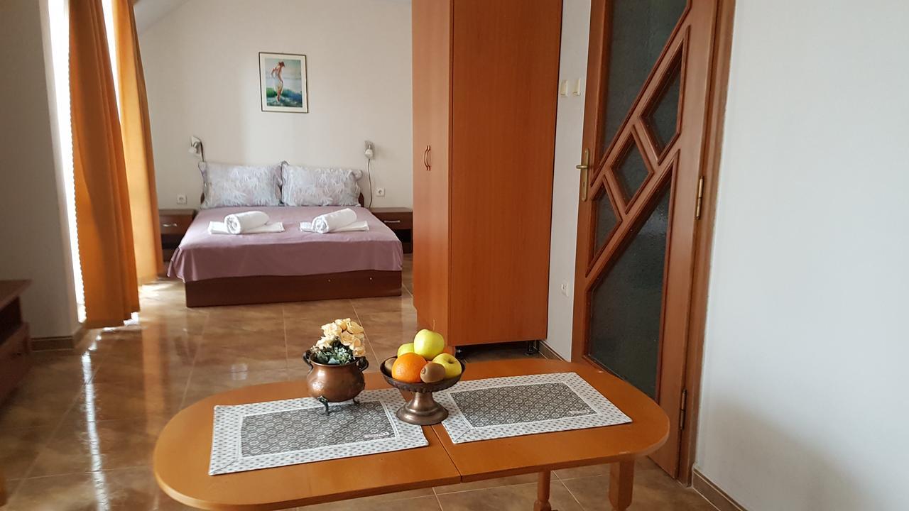 Tashevi Apartments بوموري المظهر الخارجي الصورة