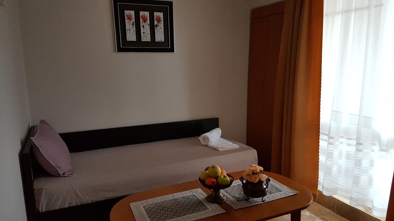 Tashevi Apartments بوموري المظهر الخارجي الصورة